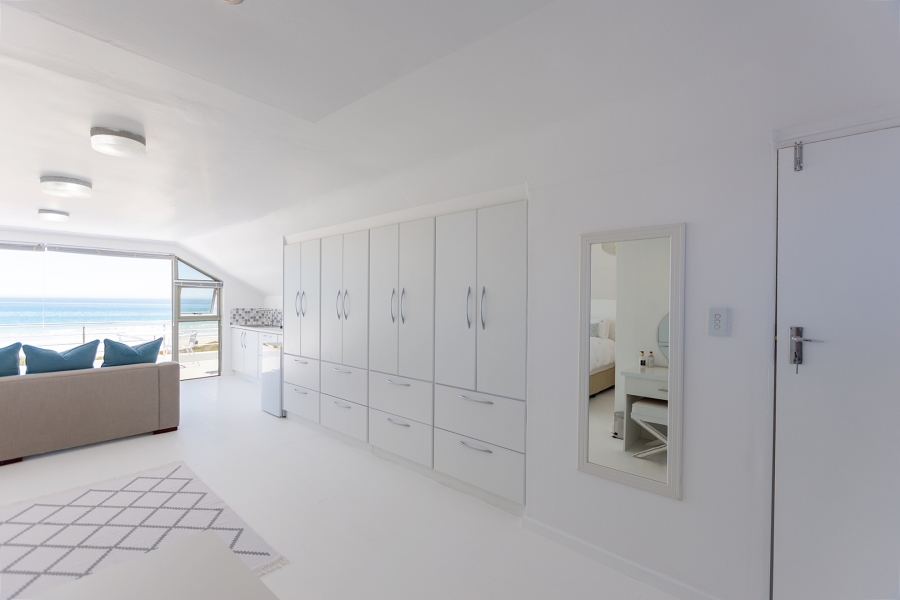 5 Bedroom Property for Sale in Golden Mile Western Cape